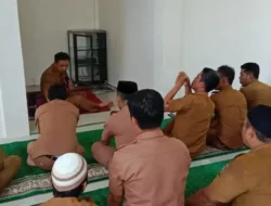 Perdana, Jajaran Disdikpora Majene Shalat Berjamaah di Mushalla Nurul Ilmi