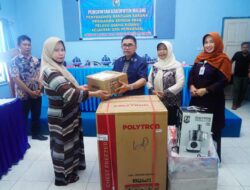 Bupati Majene menyerahkan Bantuan Sarana Perikanan