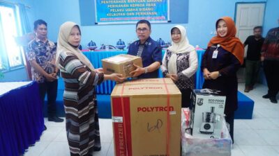 Bupati Majene menyerahkan Bantuan Sarana Perikanan