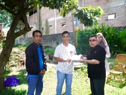 Bupati Majene Serahkan Bonus Paskibraka HUT RI-78