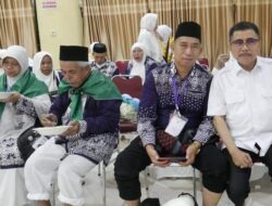 Bupati Majene AST Dampingi Jama’ah Sampai Asrama Haji Sudiang