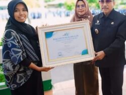 Momentum Peringatan Harkitnas, Bupati Majene Beri Pengharaan ASN Purnabakti