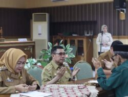 Bupati Majene Serahkan Zakat Fitrah dan Zakat Mal, Instruksikan Perangkat Daerah Dukung Pengumpulan Zakat
