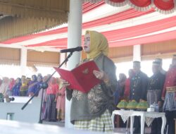 Wakil Bupati majene Dr. Andi Ritamariani Memimpin Upacara Hari Pendidikan Nasional di Pendopo Majene