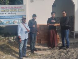 Jumat Berkah, Ketua DPW IJS Majene Serahkan 1.000 Batu Merah untuk Pembangunan Masjid Nur Tija BTN Geria Pesona Lemban