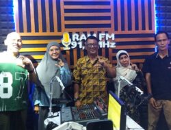 Diskominfo SP Majene Perkuat Budaya Kerja ASN BerAKHLAK Melalui Podcast di RAM FM