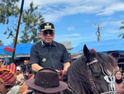 Bupati Majene Achmad Syukri Hadiri Pawai Messawe Totamma dan Khataman Al-Qur’an Massal di Tammerodo Sendana