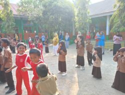 Jaga Kebugaran Sebelum Belajar, SDN 18 Bababulo Gelar Senam Jumat Pagi Bersama Guru dan Siswa